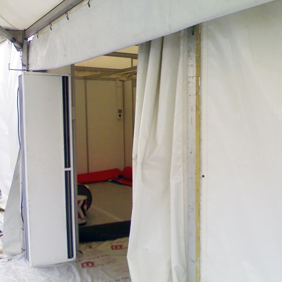 Alquiler de cortinas de aire para climatización con aire acondicionado en instalaciones temporales