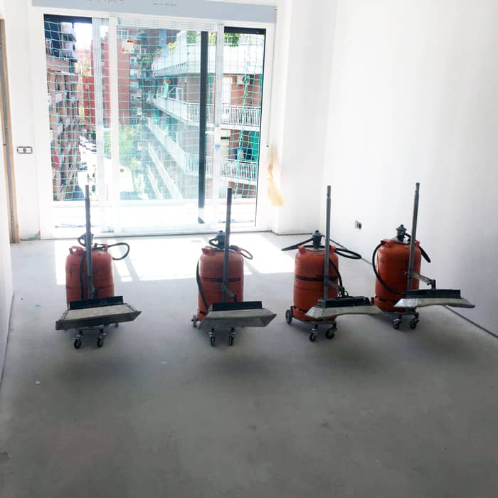 Alquiler de máquinas para secado de pavimentos en obras